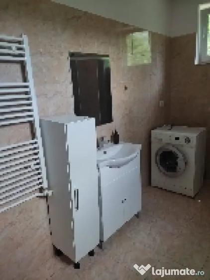 Casă cu 3 camere cu Teren 100 Mp în Central
