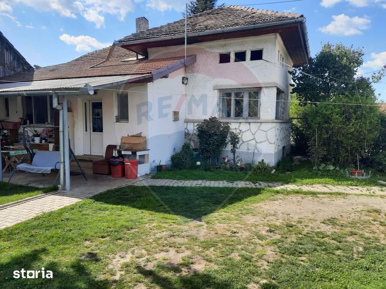 Casă cu 2 camere cu Teren 1836 Mp în Beclean