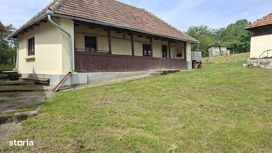 Casă cu 4 camere în Deleni