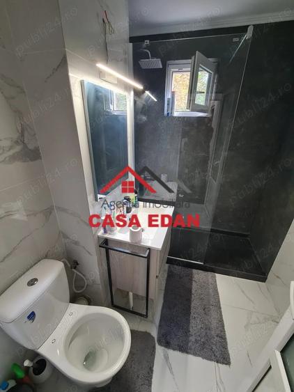 Casă cu 4 camere decomandat în Piața Centrală