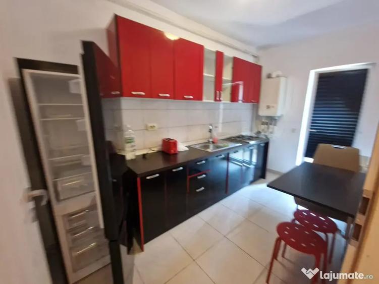 Garsonieră decomandată în Roșu