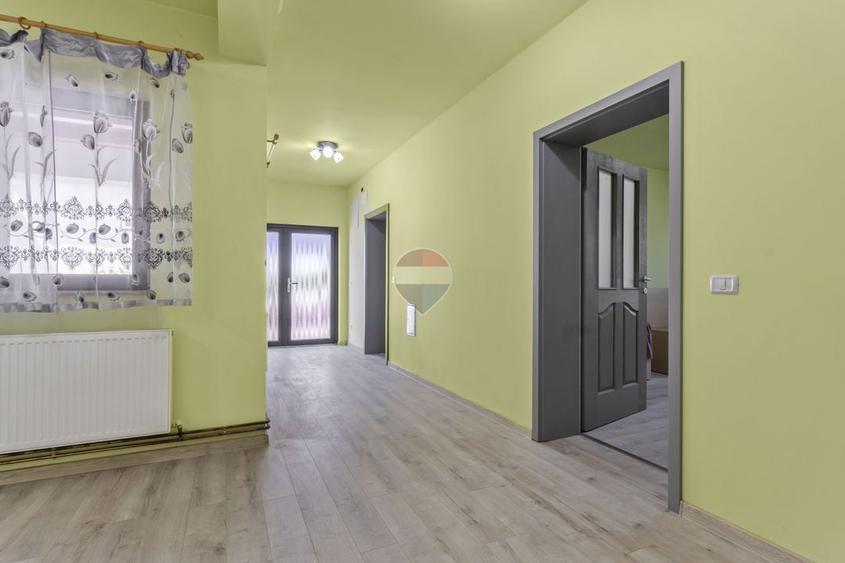 Casă individuală cu 7 camere cu Teren 1363 Mp în Sânnicolau Mic