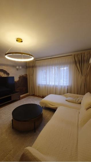 Apartament cu 3 camere decomandat în Exterior Vest