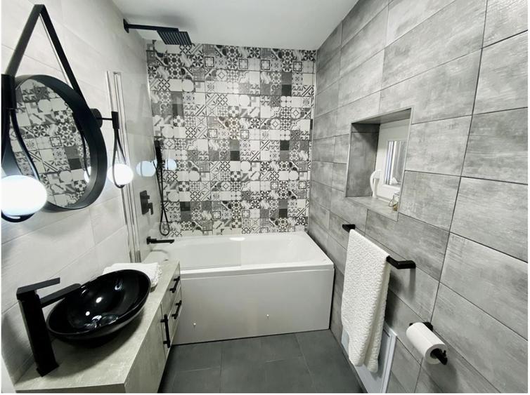 Casă individuală cu 5 camere cu Canalizare în Șura Mare