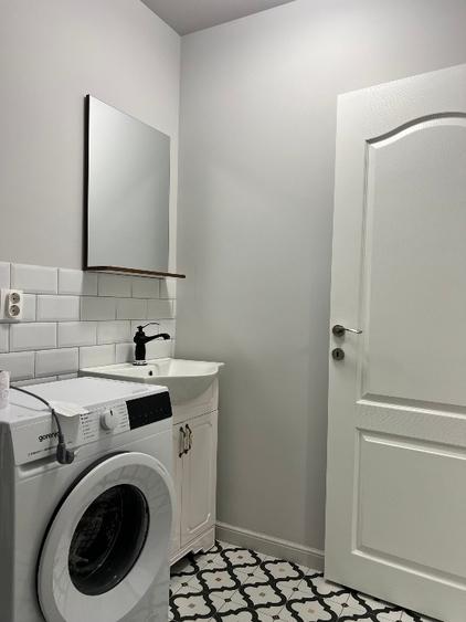 Apartament cu 3 camere semidecomandat, mobilat în Cantemir
