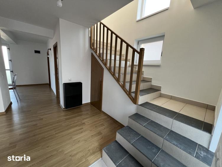 Casă cu 4 camere decomandat cu Teren 250 Mp în Ștrand