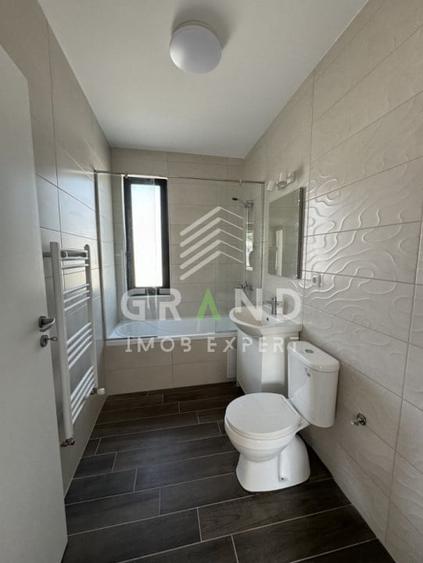 Casă individuală cu 4 camere cu Canalizare în Dezmir