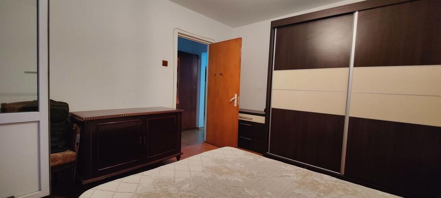 Apartament cu 3 camere decomandat în Drumul Taberei