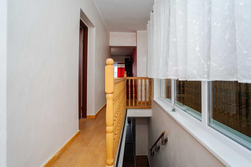 Apartament cu 3 camere decomandat, mobilat în Central