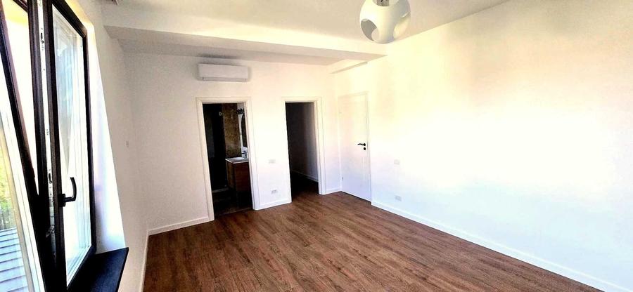 Casă cu 4 camere cu Teren 240 Mp în Exterior Vest