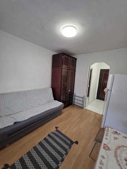 Persoana fizica, garsoniera ,str Sf Ap Andrei, mobilata si utilata complet - 3