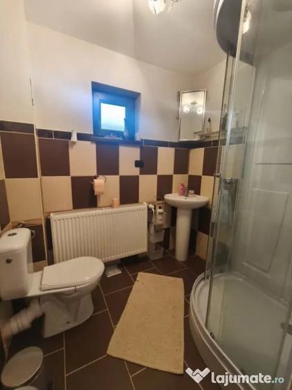 Casă cu 4 camere cu Teren 2600 Mp în Horodnic