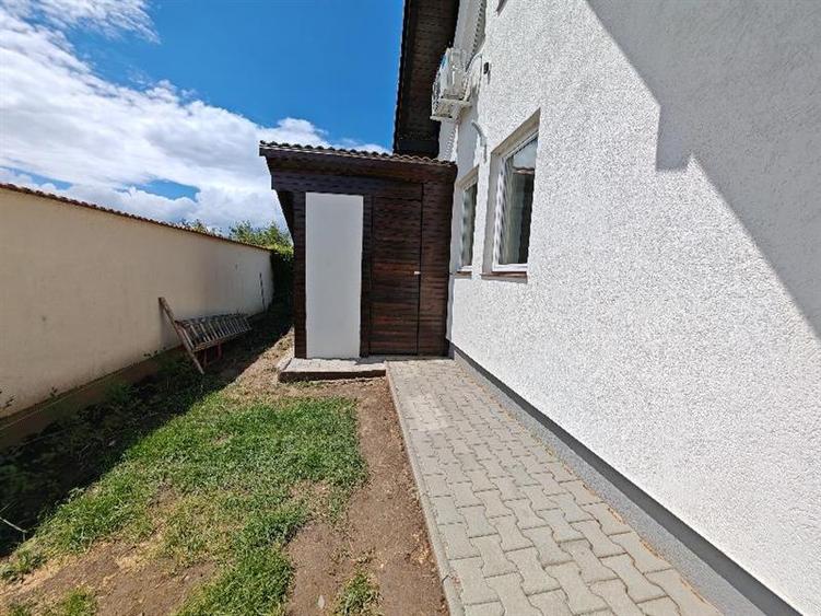 Casă cu 3 camere cu Canalizare în Periferie