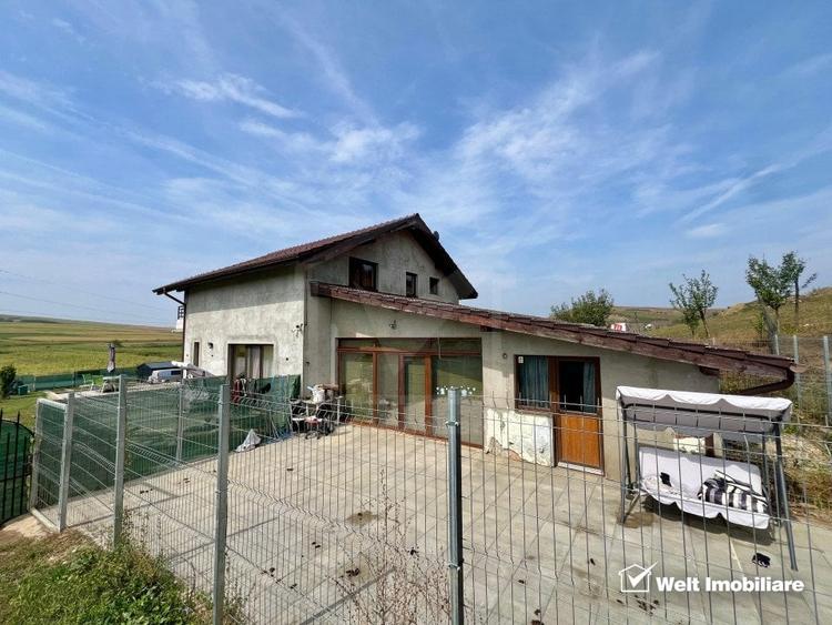 Casă individuală cu 6 camere cu Canalizare în Gădălin