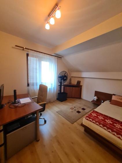 Casă individuală cu 6 camere cu Canalizare în Bălcescu