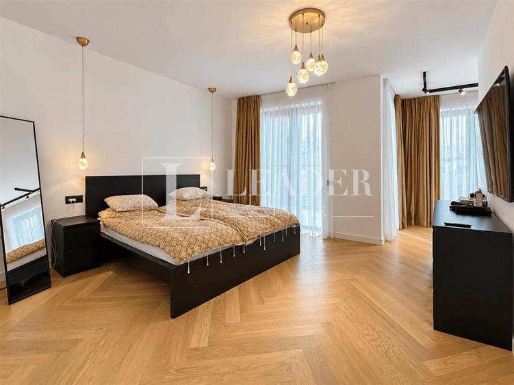 Casă cu 5 camere cu Teren 430 Mp în Pipera