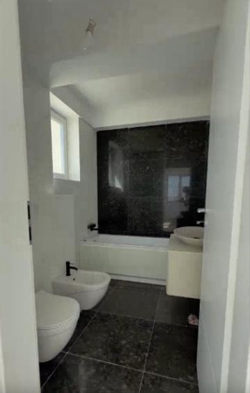 Penthouse cu 5 camere decomandat în Militari