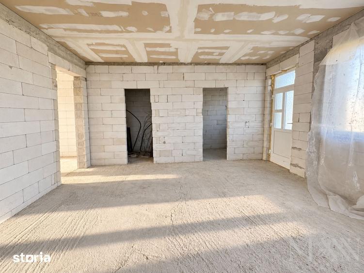 Casă cu 4 camere cu Teren 553 Mp în Sânmartin