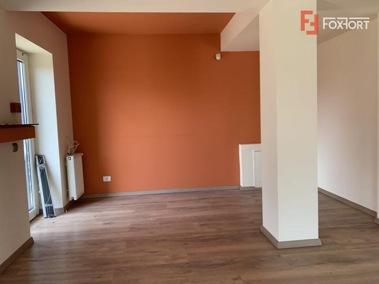 Casă individuală cu 10 camere cu Canalizare în Mehala