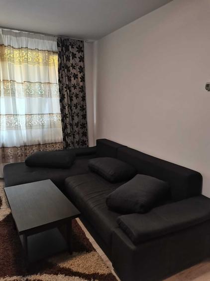 Apartament cu 2 camere semidecomandat în Aleea Carpați