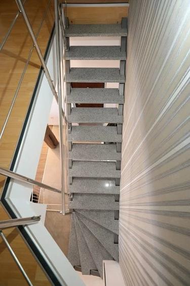 Apartament cu 4 camere decomandat în Eremia