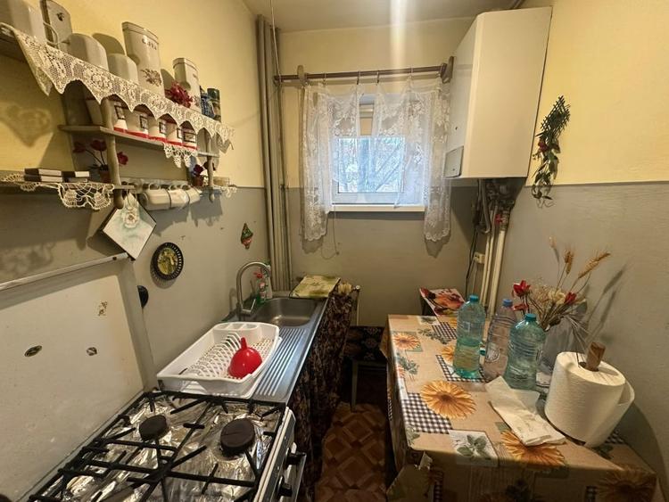 Apartament cu 3 camere decomandat în Cetate