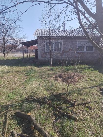 Casă individuală cu 2 camere cu Teren 1198 Mp în Est