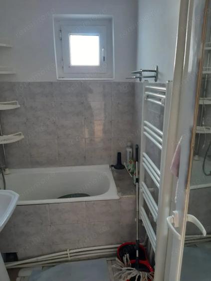 Apartament cu 4 camere semidecomandat în Micro 39