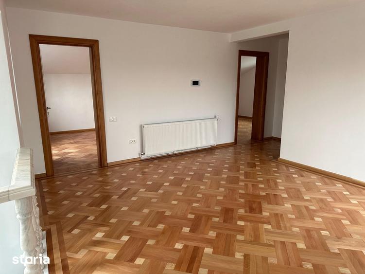 Casă cu 9 camere cu Teren 550 Mp în Drumul Taberei