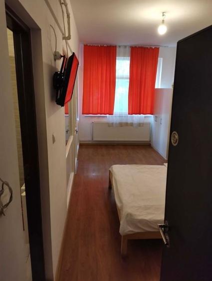 Apartament cu 1 camera, etajul 1/4, zona Baza 3 - 3