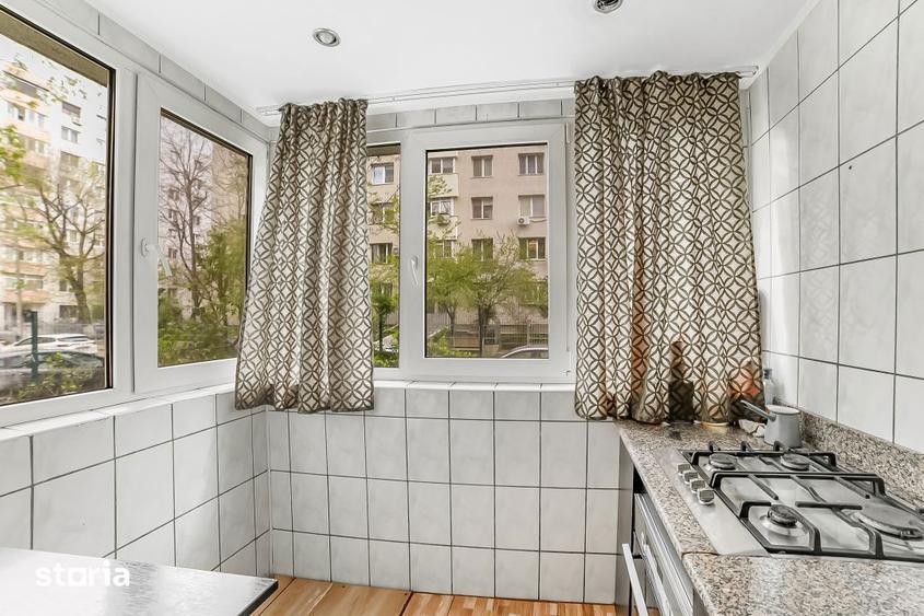 Apartament cu 4 camere semidecomandat, mobilat în Titan