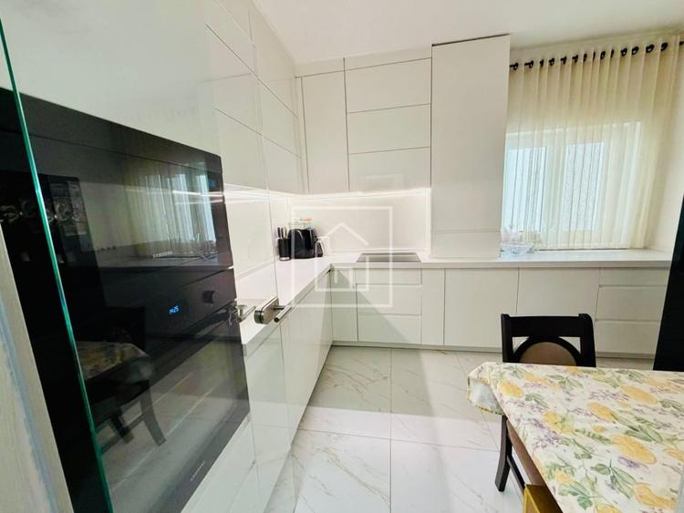 Apartament cu 4 camere decomandat, mobilat în Tineretului