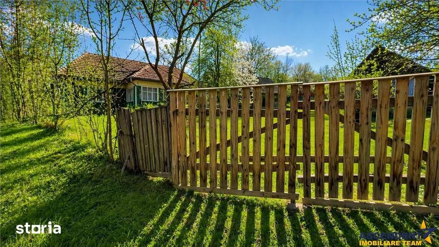Casă cu 2 camere cu Teren 3400 Mp în Acățari