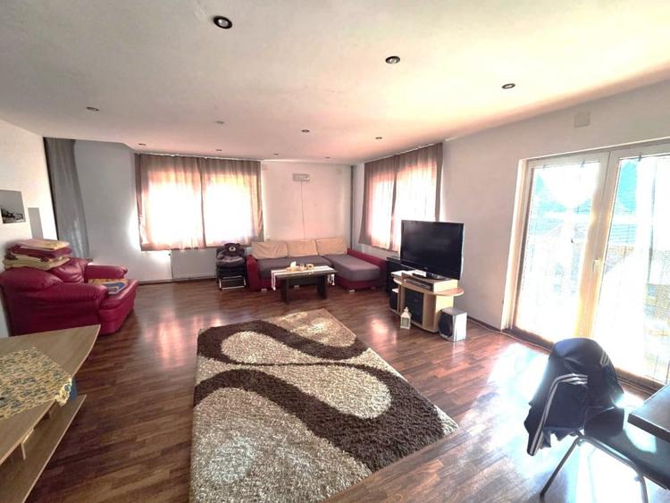 Casă individuală cu 7 camere cu Teren 600 Mp în Someșu Rece
