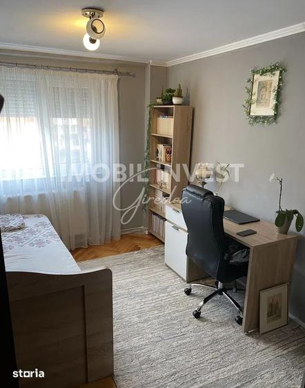 Apartament cu 3 camere în Cetate