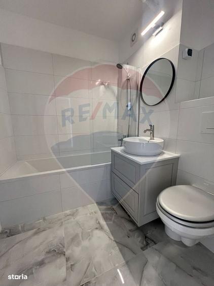 Apartament cu 4 camere în Polivalentă