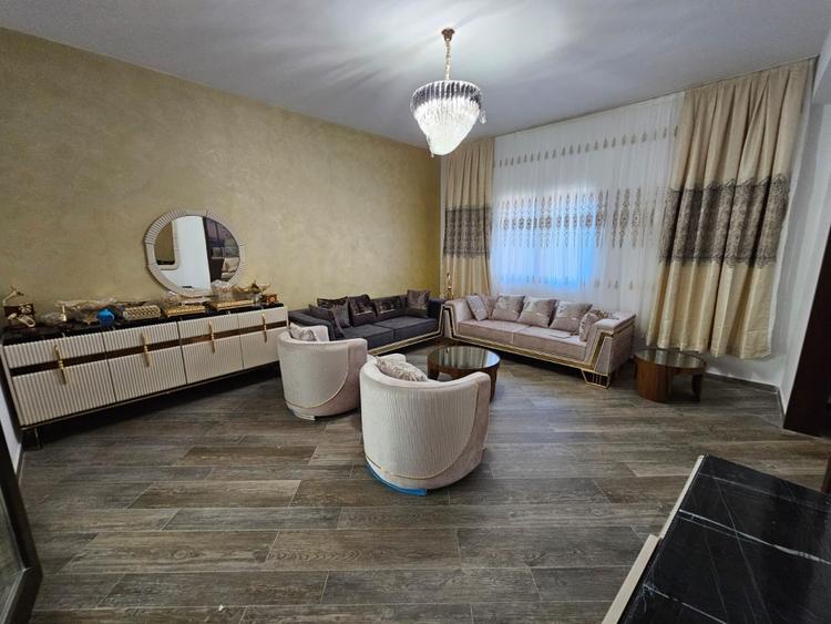 Casă individuală cu 7 camere cu Canalizare în Faleza Nord