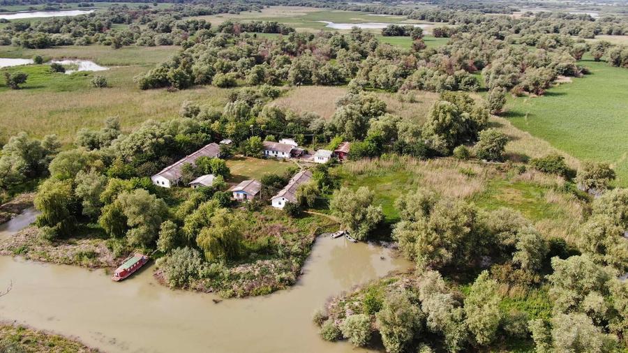 Teren de 11862 mp, în Vulturu