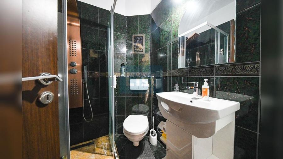 Apartament cu 3 camere semidecomandat, mobilat în Gherla