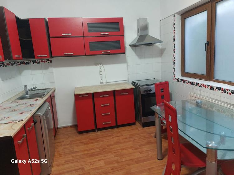 Casă individuală cu 5 camere cu Canalizare în Bucureștii Noi