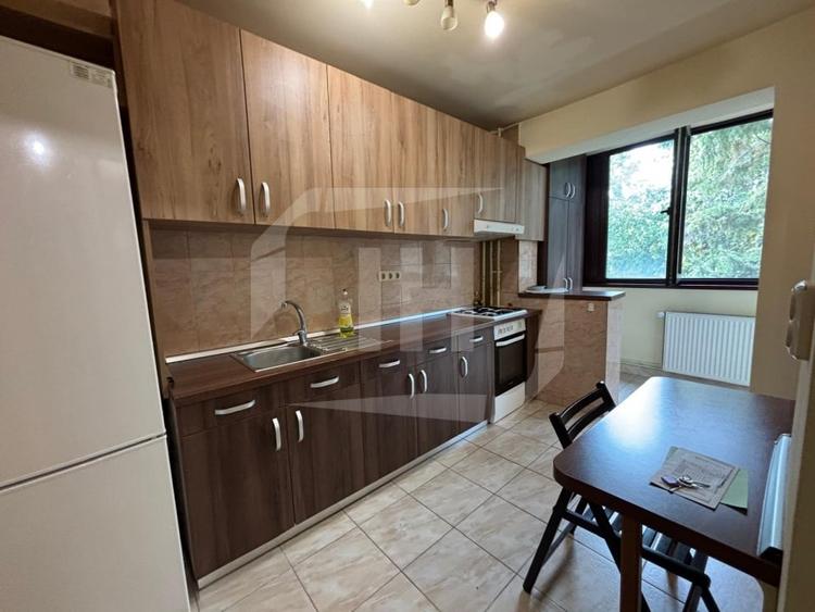 Apartament cu 3 camere semidecomandat, mobilat în Gheorgheni