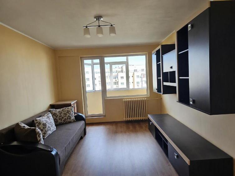 Apartament cu 2 camere semidecomandat, mobilat în Titan