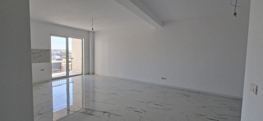 Apartament cu 3 camere semidecomandat în Dumbrăvița