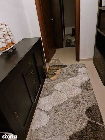 Apartament cu 3 camere semidecomandat în Central