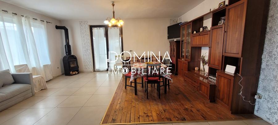 Casă individuală cu 6 camere cu Canalizare în Vest