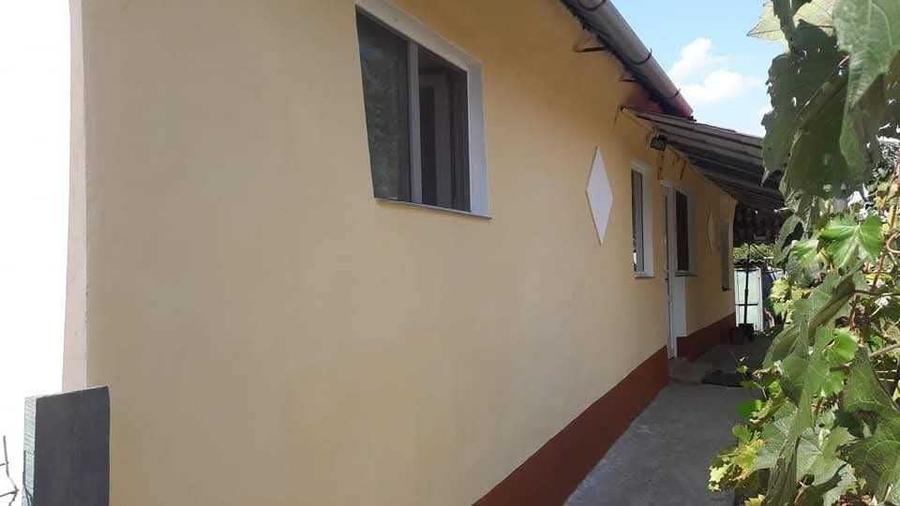 Casă cu 2 camere decomandat cu Teren 952 Mp în Centura