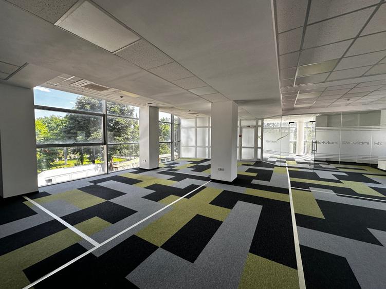 Spațiu comercial, de 220 mp, în Podu Roș