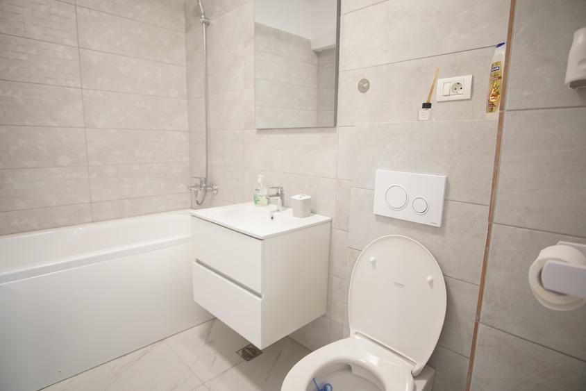 Apartament cu 2 camere nedecomandat în Apărătorii Patriei