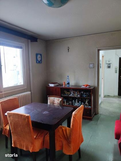 Apartament cu 4 camere decomandat, mobilat în Berceni