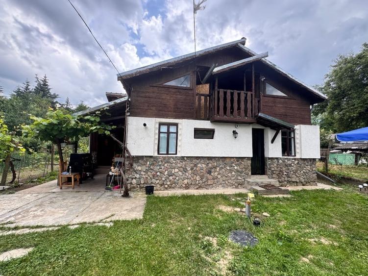 Casă individuală cu 5 camere cu Canalizare în Măgura